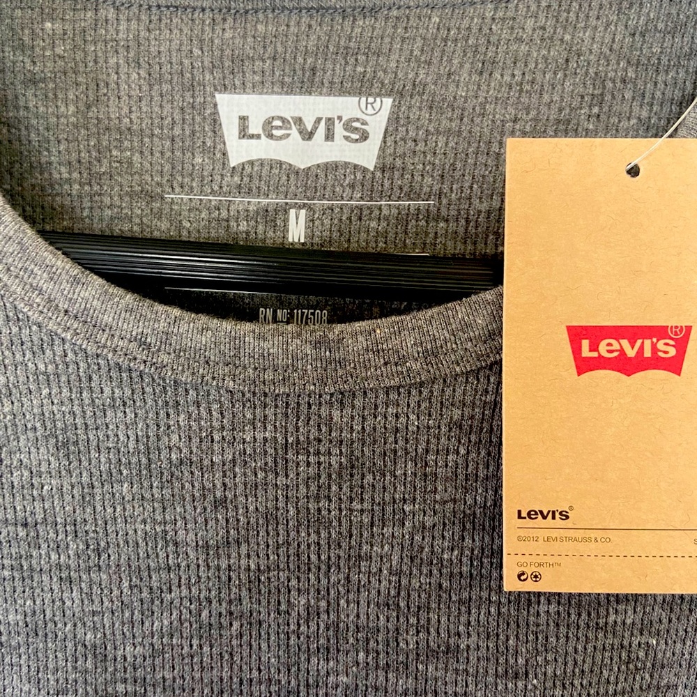 Gray Levi’s medium long sleeve